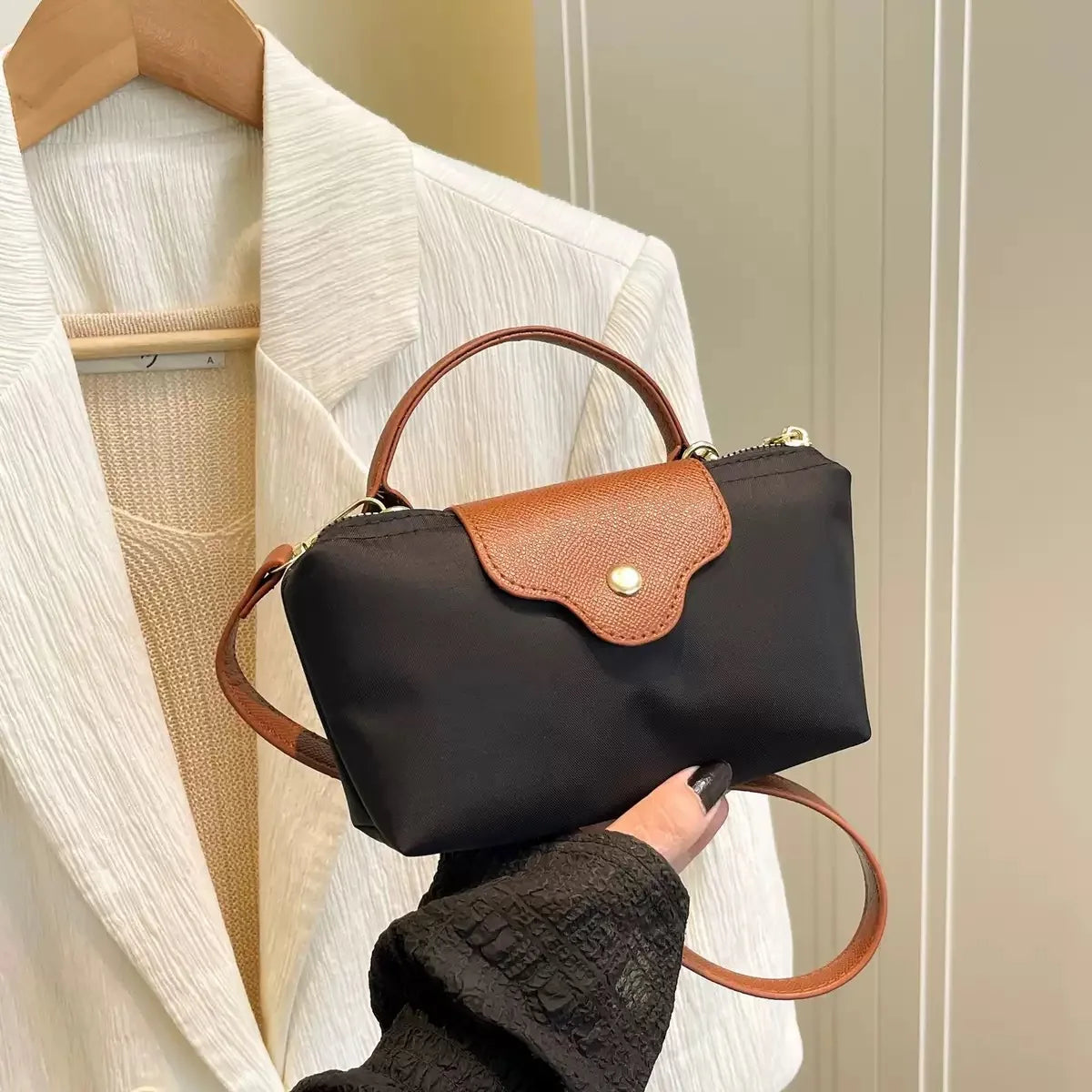 Customized Classic Retro Dumpling Lightweight Casual Commuter Crossbody Bag
