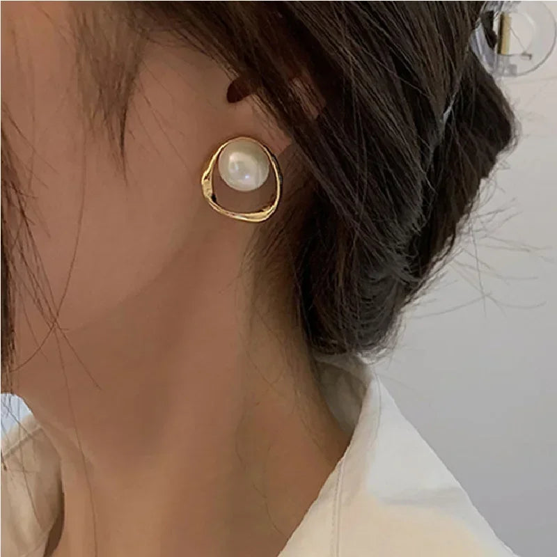 PearlGold Round Stud Earrings