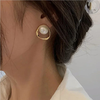 PearlGold Round Stud Earrings