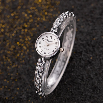 Reloj de aleación con cristal dorado y esfera pequeña