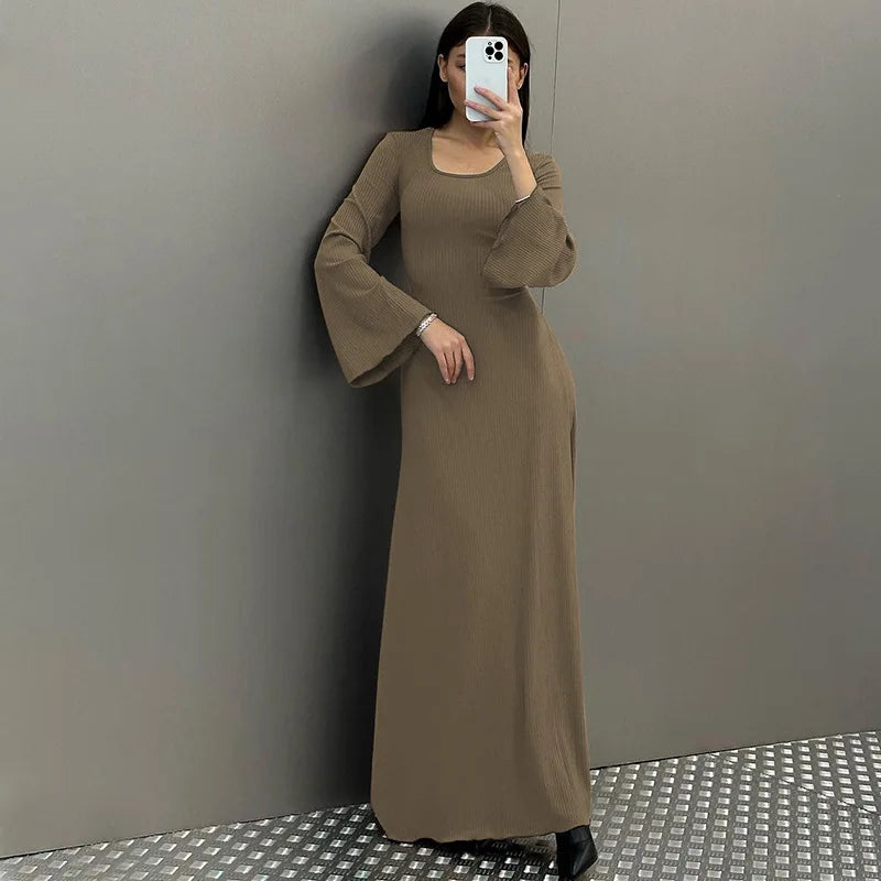 فستان طويل ماكسي بأكمام واسعة واسعة يصل للأرض