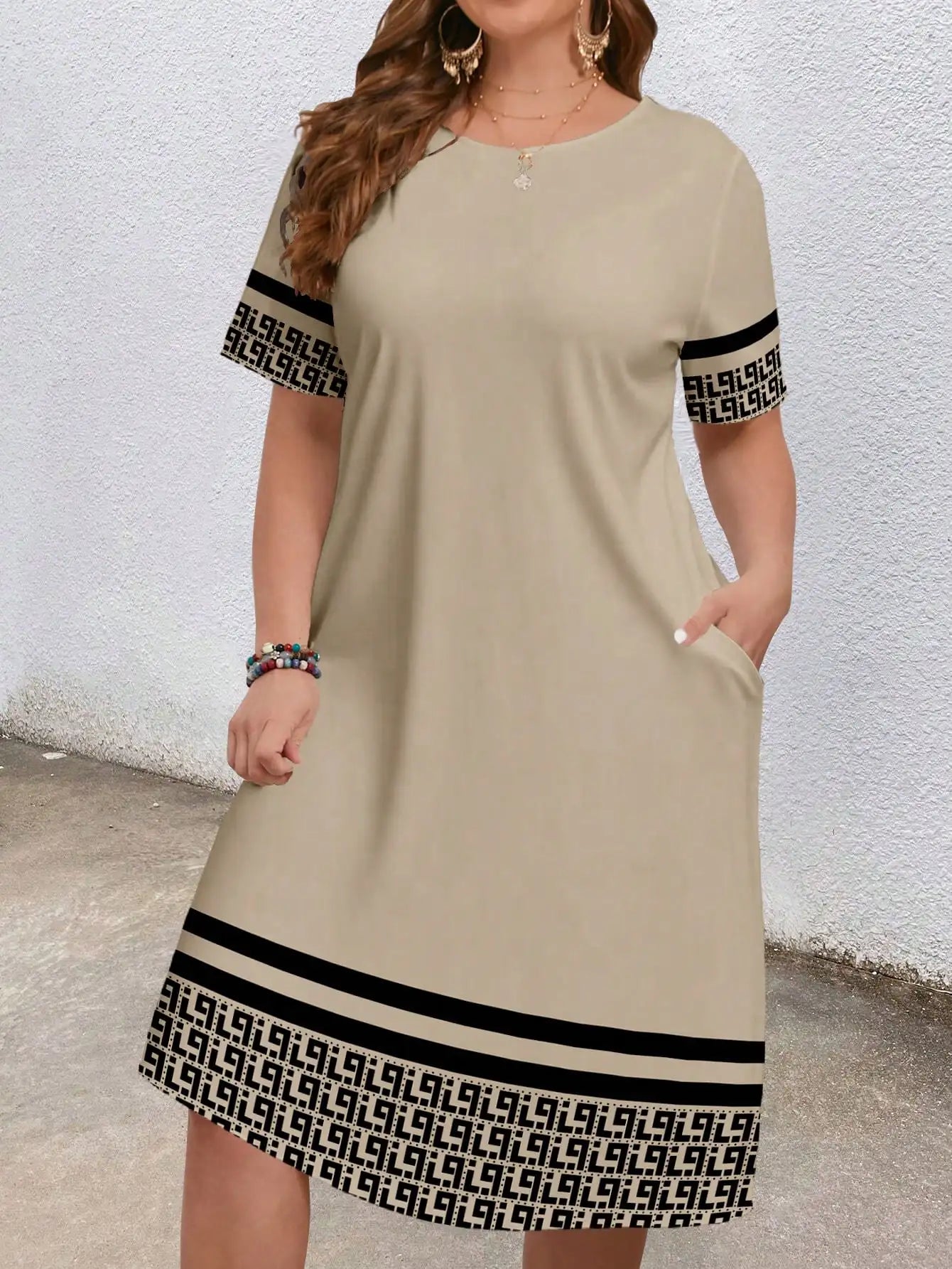 Plus-size short-sleeved round-neck pocket geometric dress