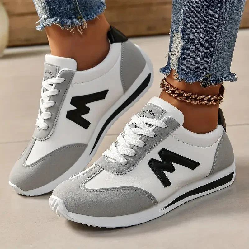 Round Head Deep Mouth Light Sneakers