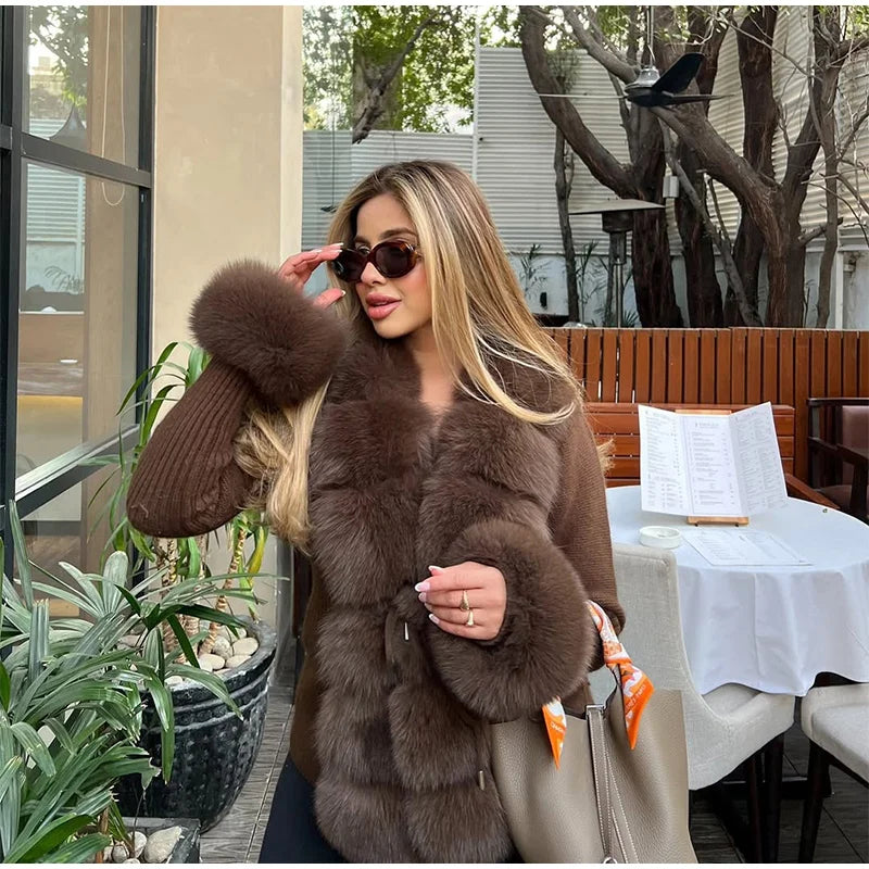 Elegantes abrigos ajustados de manga larga con piel sintética