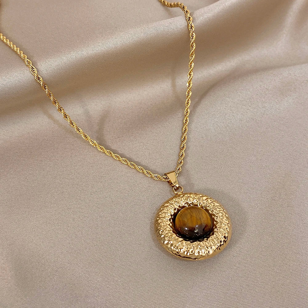 Chic Gilded Textured Natural Stone Pendant Vintage Necklace
