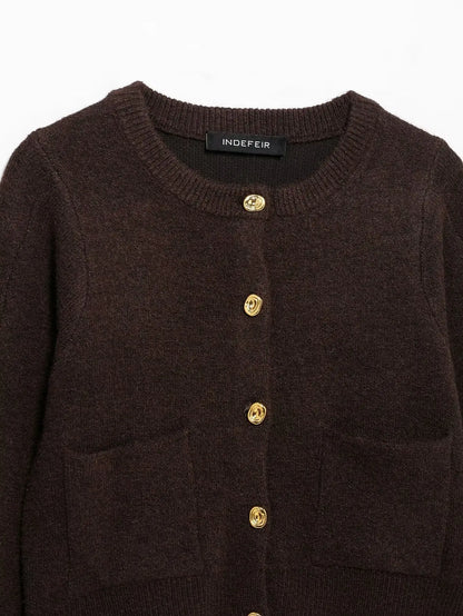 Falda mini ajustada de punto de manga larga con cuello redondo