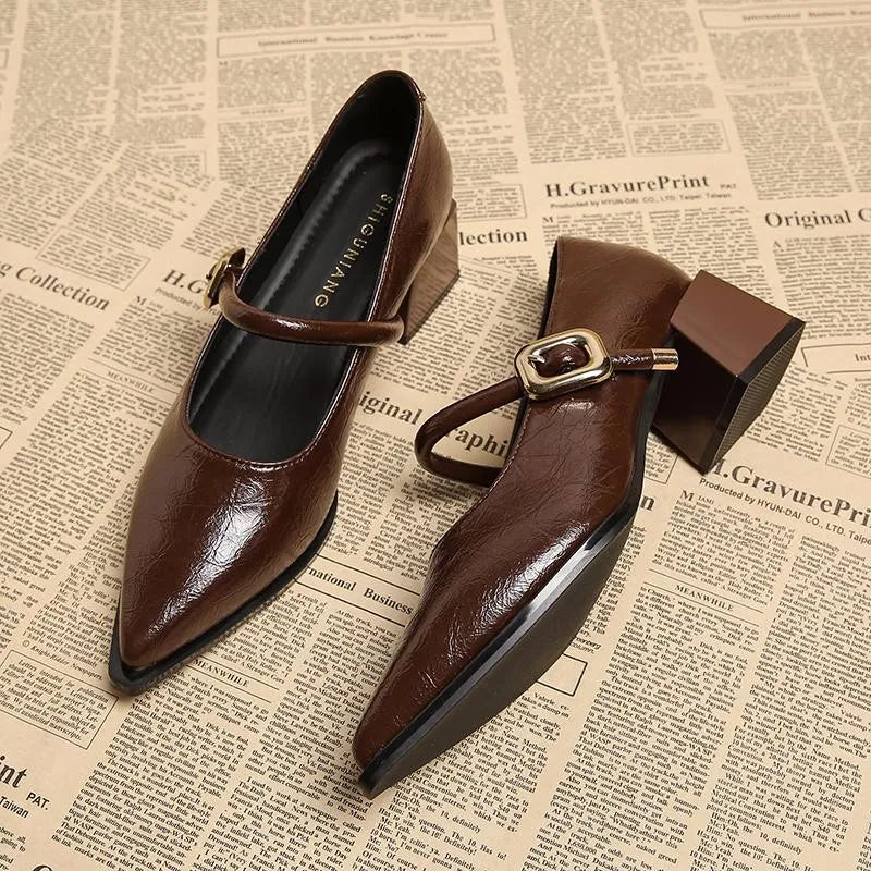 Retro mid length single belt buckle pointed toe leather shoes