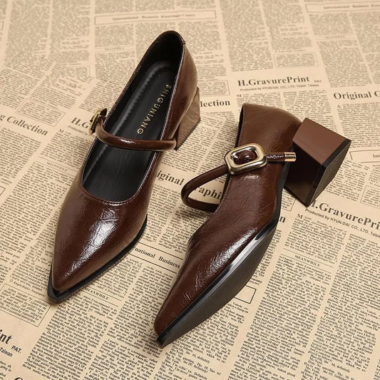 Retro mid length single belt buckle pointed toe leather shoes