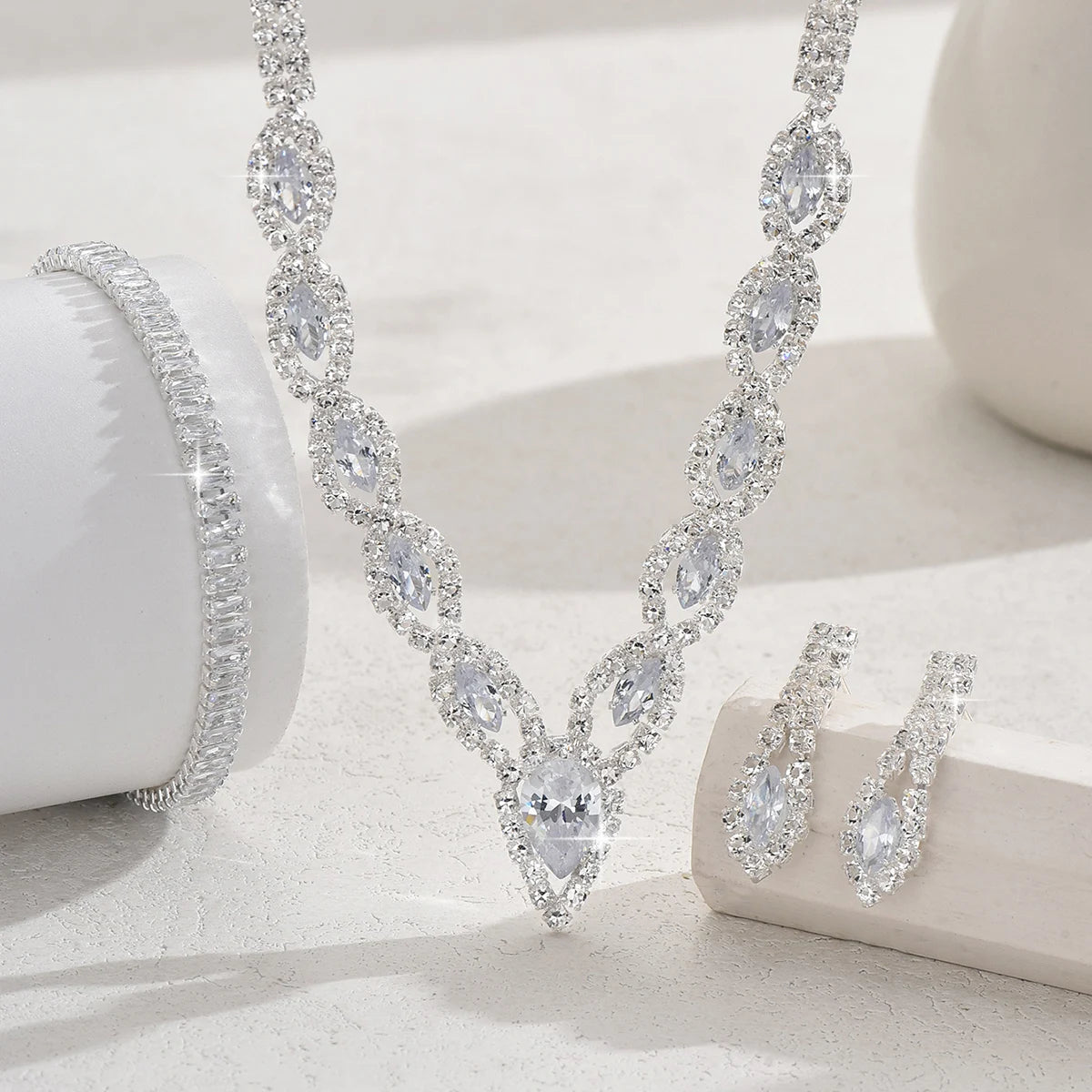 Rhinestone sparkling necklace jewelry set