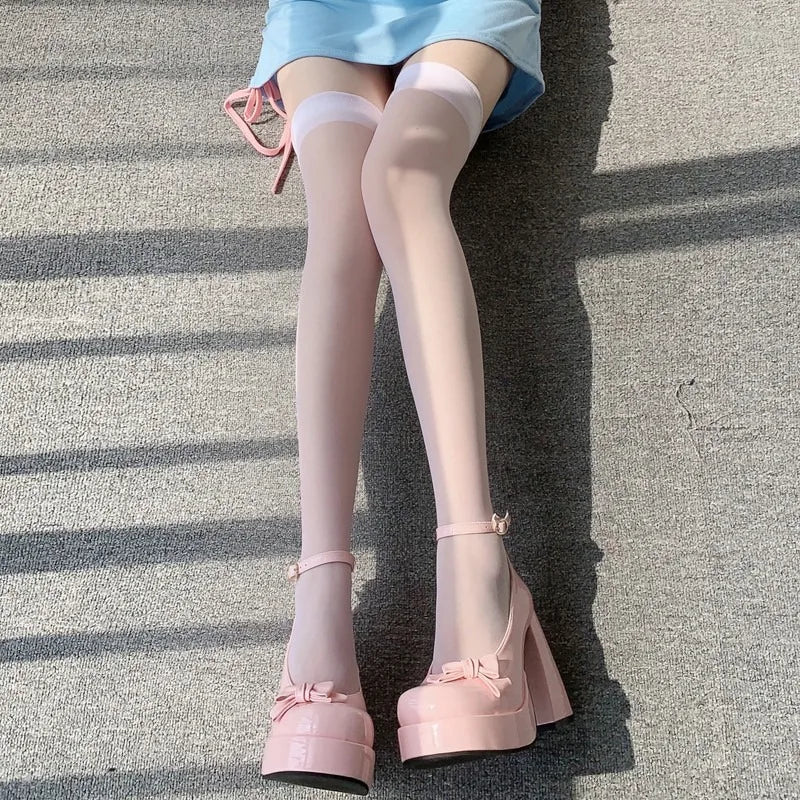 جوارب شفافة طويلة ومثيرة فوق الركبة