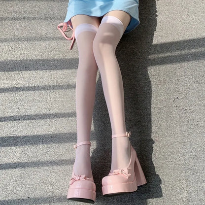 جوارب شفافة طويلة ومثيرة فوق الركبة