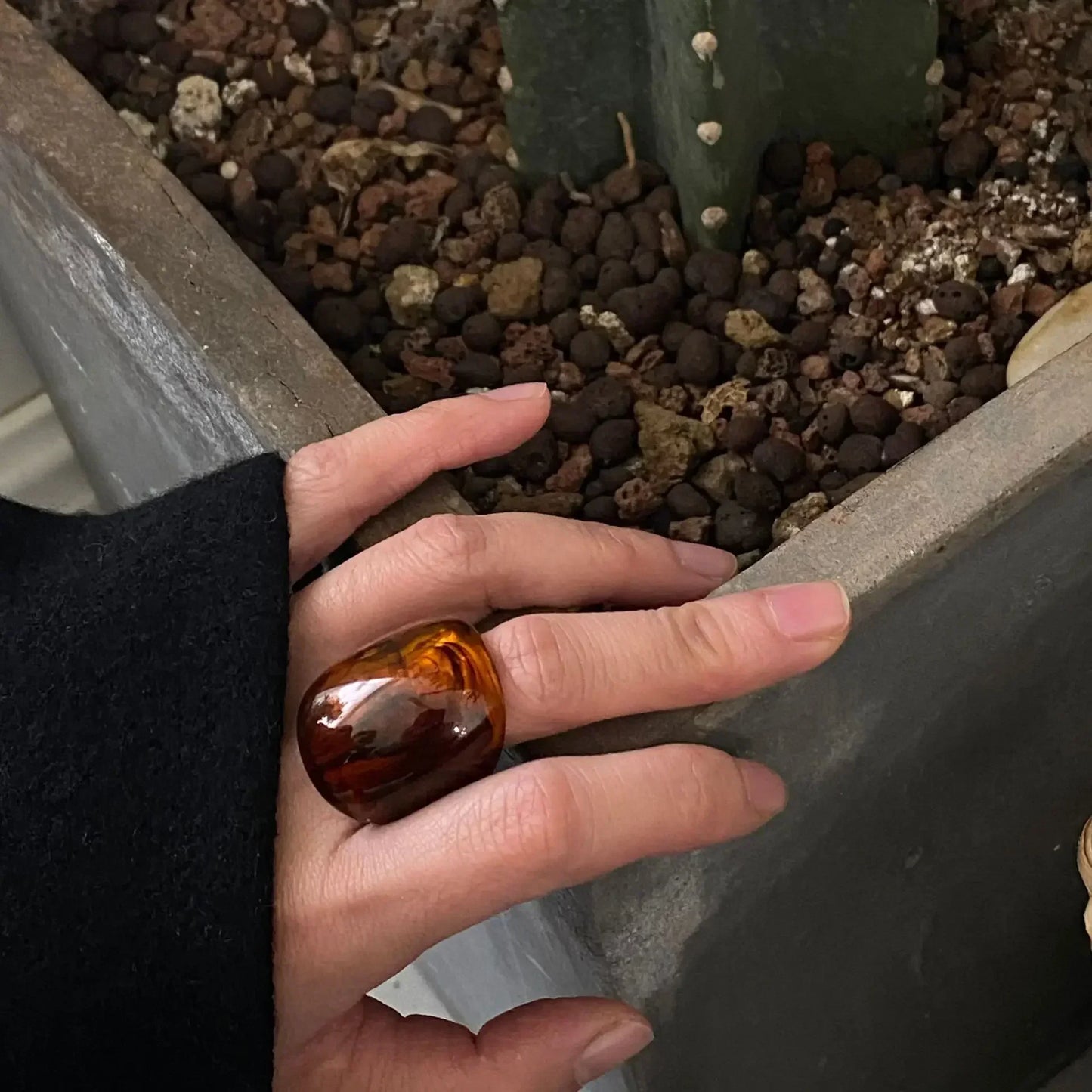 DANA Color Resin Temperament Geometric Ring