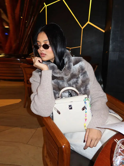 Elegantes abrigos ajustados de manga larga con piel sintética