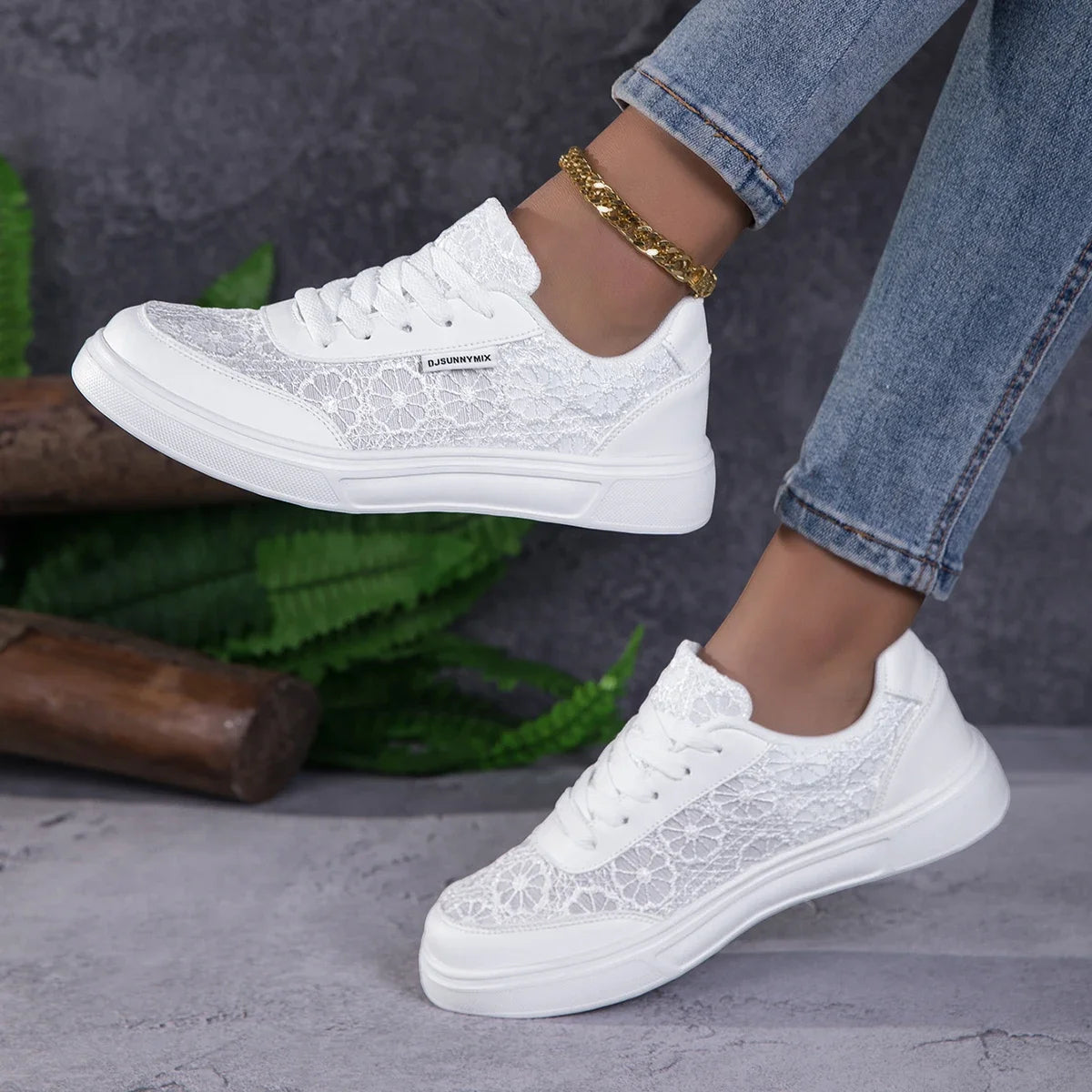 Vulcanized White Lightweight Athletic Skateboard Sneakers
