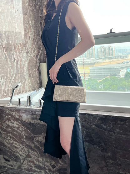 Pop metal chain shoulder bag