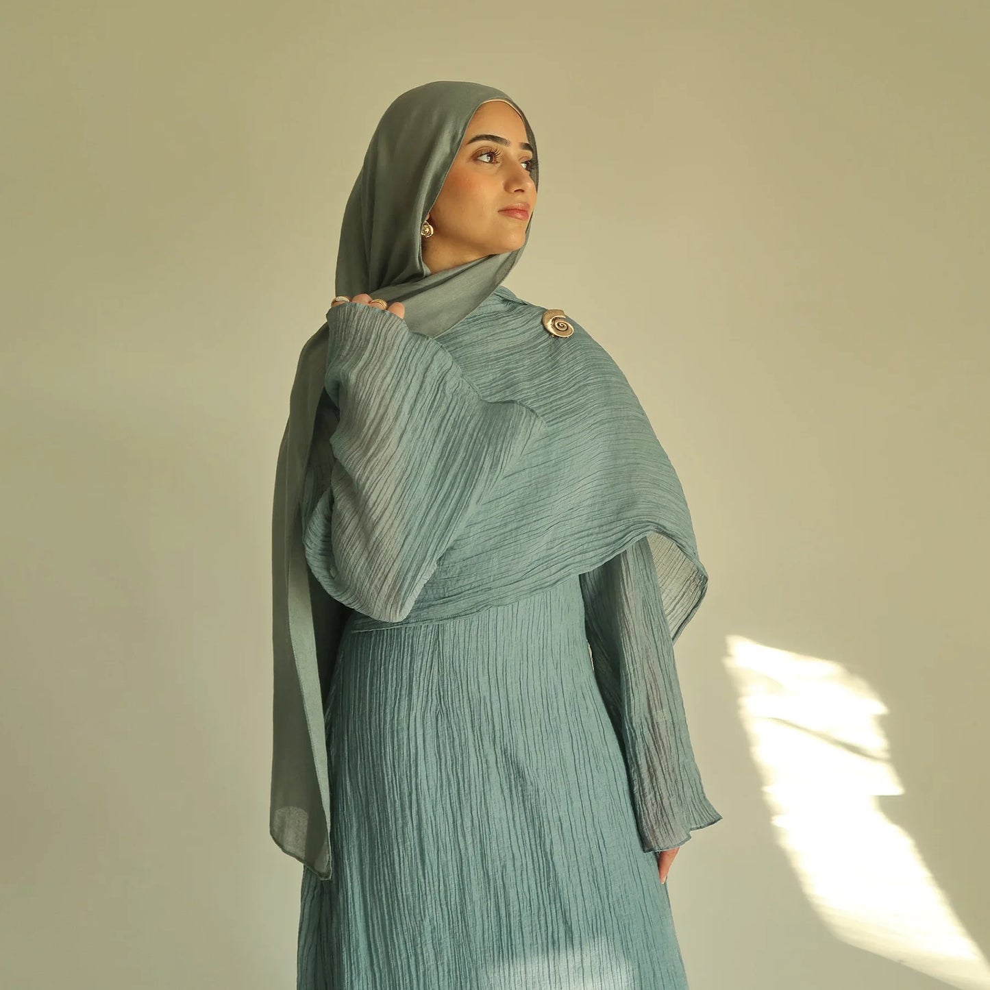 طقم عباية كارديجان مسلمة