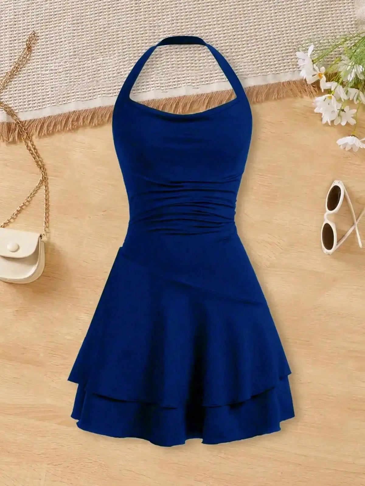 Cinching and slimming effect backless cross tie dress