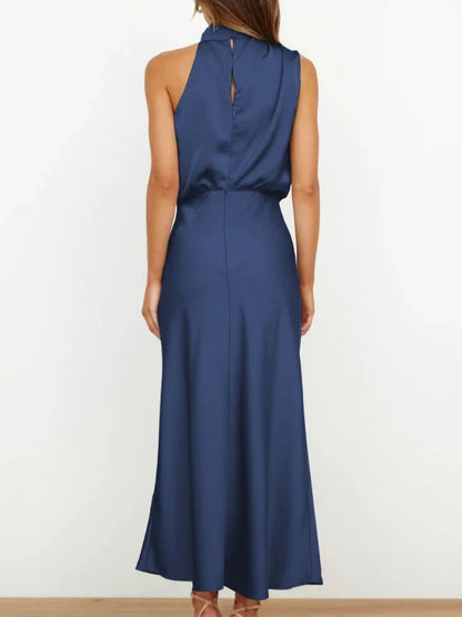 فستان طويل فاخر من الحرير والساتان بدون أكمام