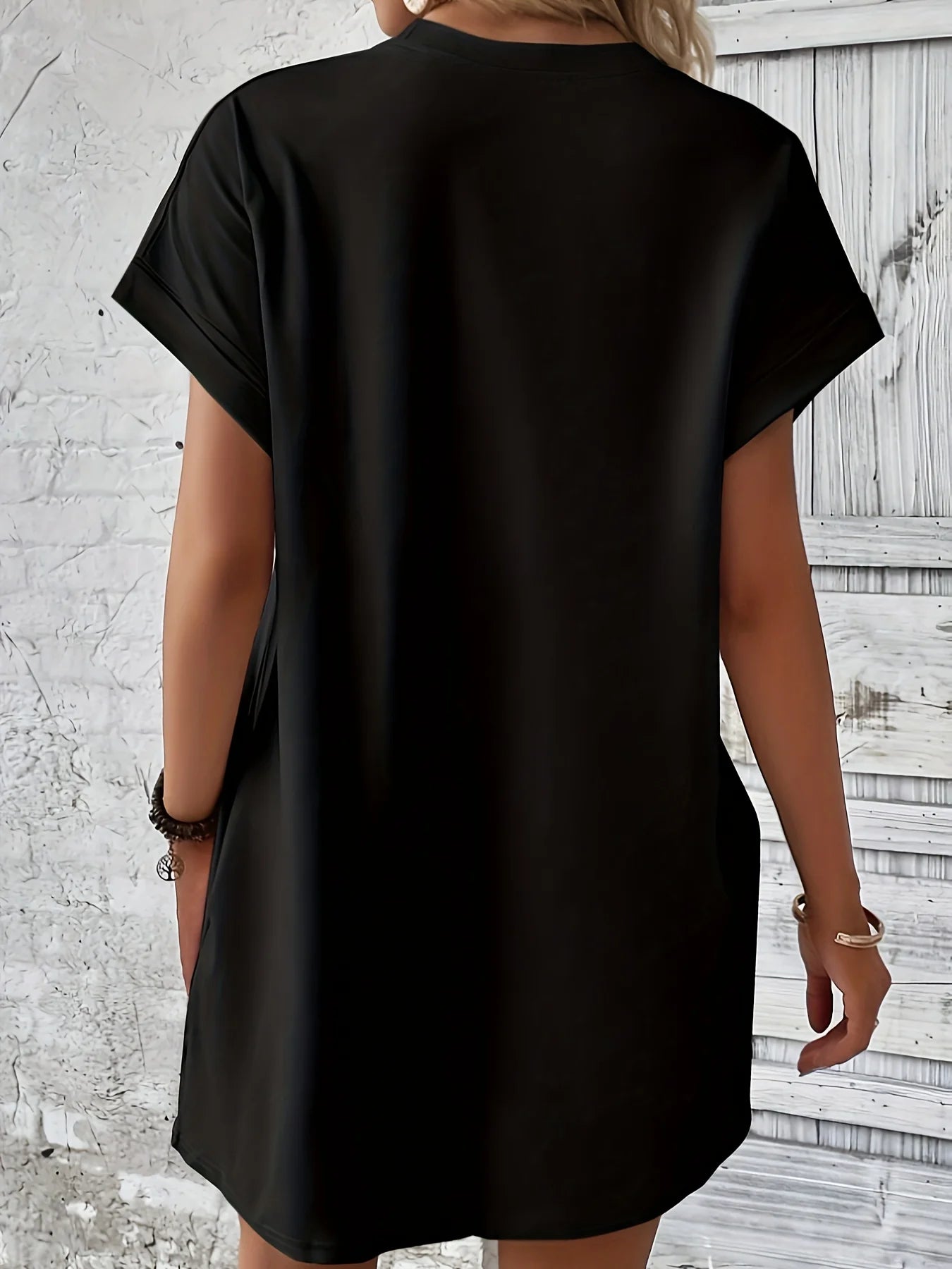 loose GUEESS Los Angeles letter dress