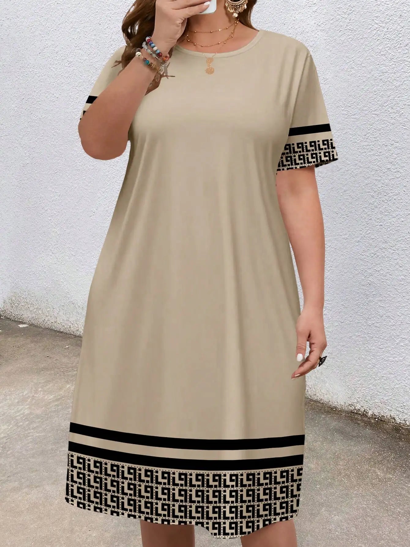 Plus-size short-sleeved round-neck pocket geometric dress