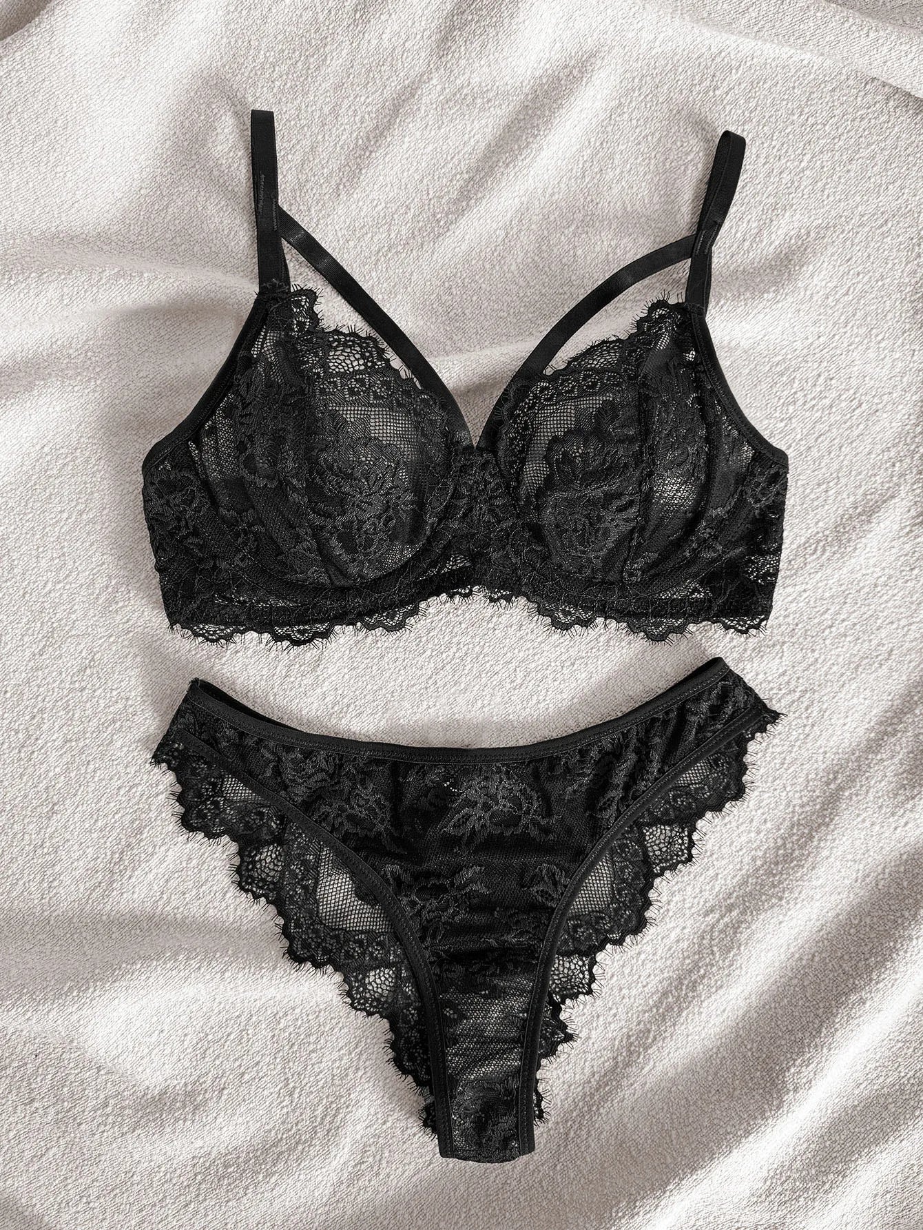 Eyelash Fancy lace strapping underwire Lingerie Set