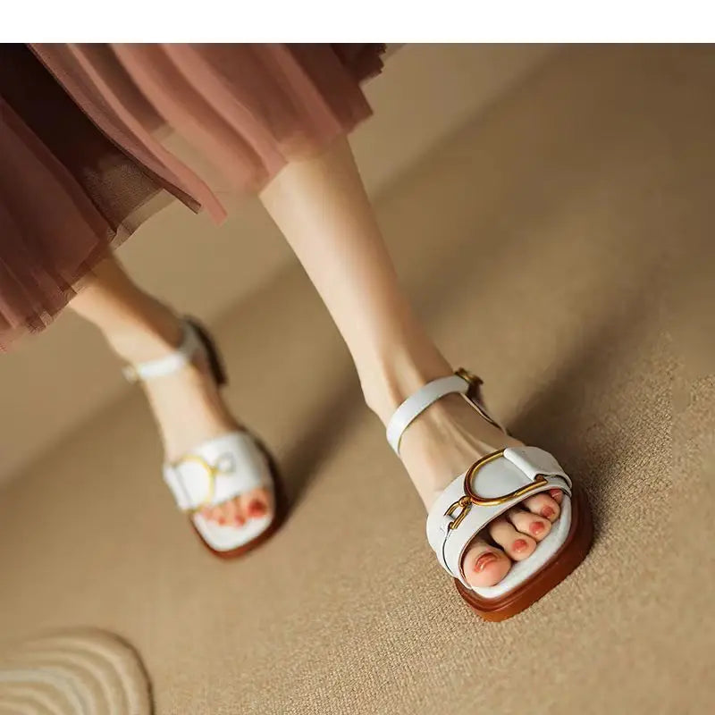 Sandalias de tacón bajo con punta cuadrada y punta abierta