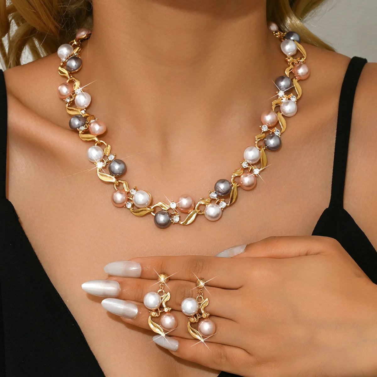 Retro Leaf shaped Multicolored Pearl Necklace Set