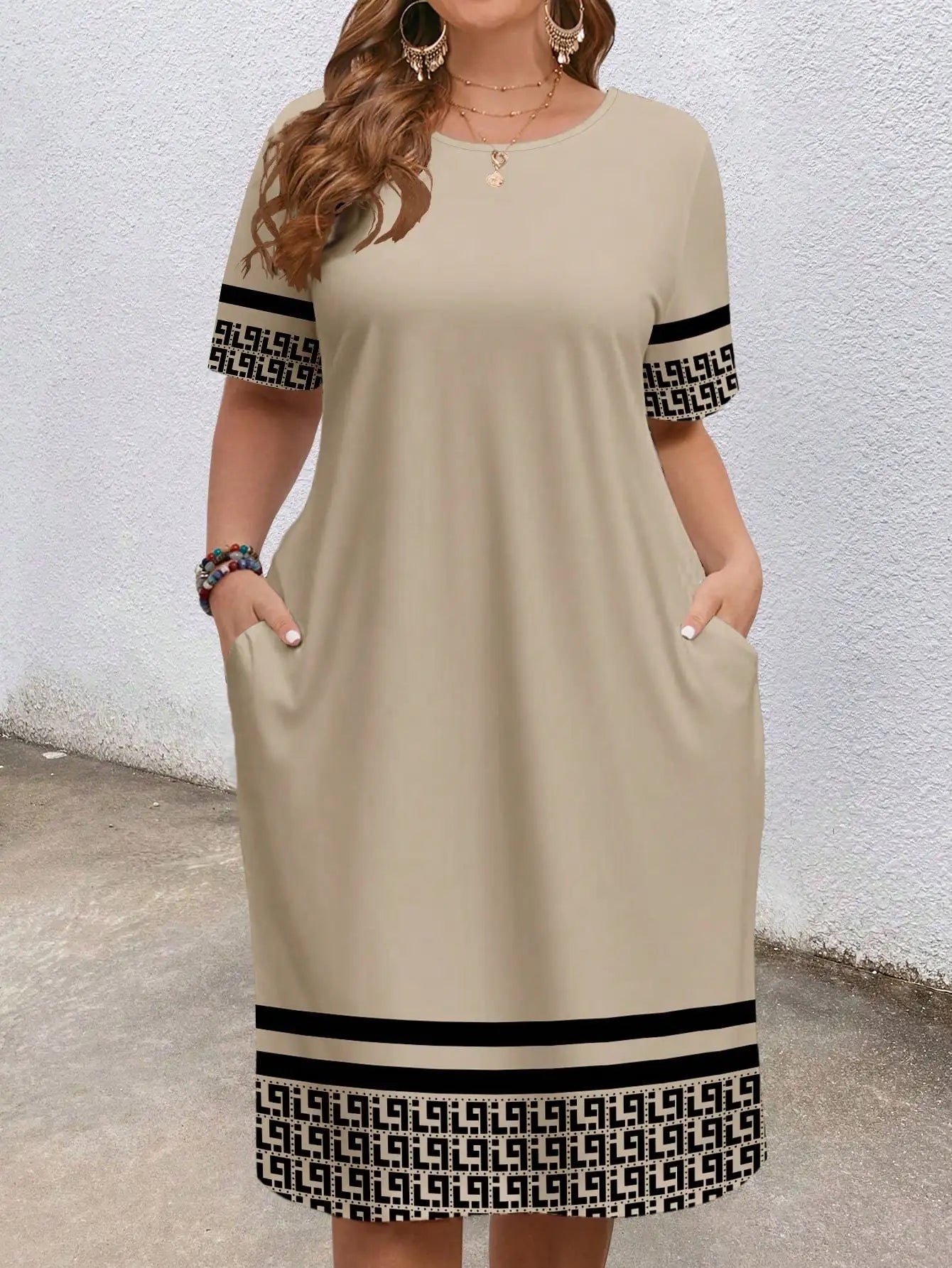 Plus-size short-sleeved round-neck pocket geometric dress