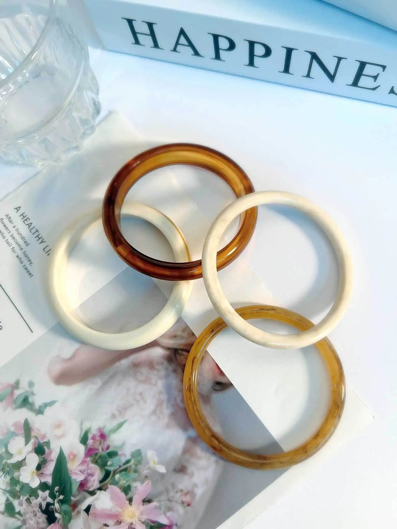 4pcs Retro Amber Beige Resin Geometric Bangles Acrylic Cuff Bracelets