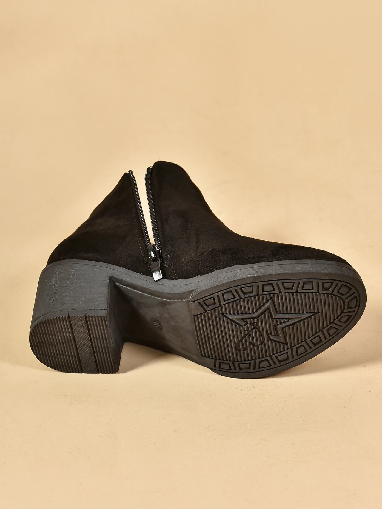 DANA Elegant Faux Suede Boots